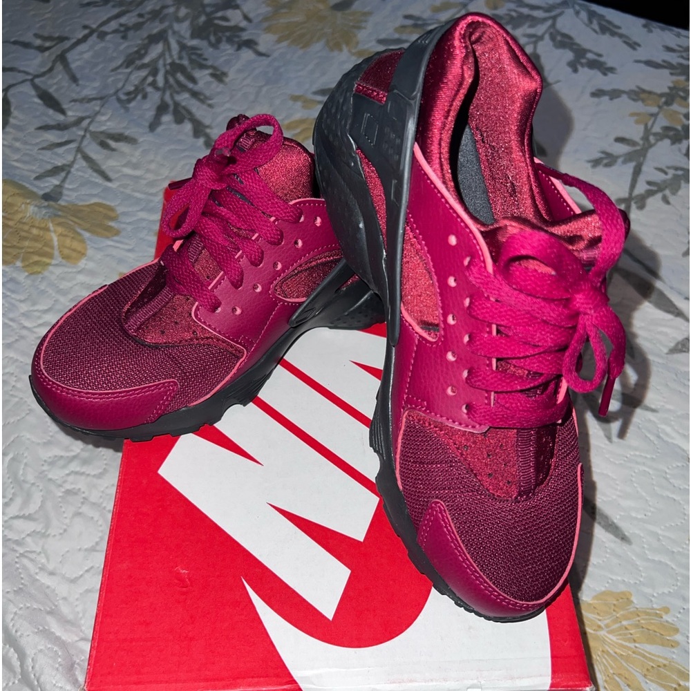 Crimson/Black Nike Huarache Kids Size 5